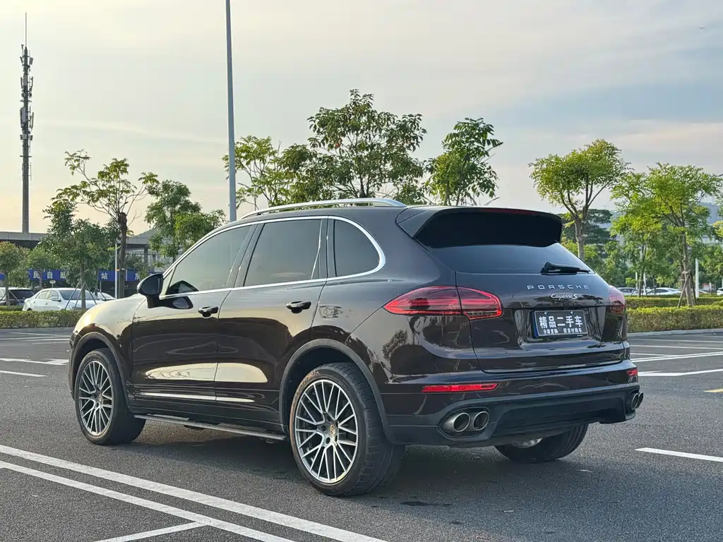 Porsche Cayenne — миниатюра 9
