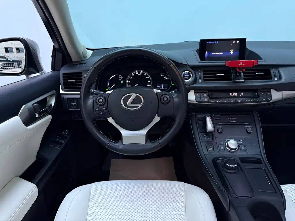 Lexus CT — миниатюра 18