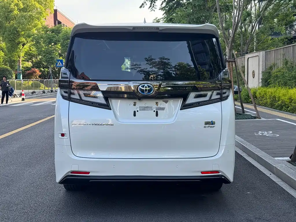 Toyota Vellfire 2023 2.5L HV Luxury