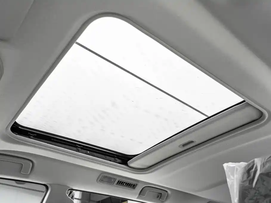 Mitsubishi Pajero (Import) — миниатюра 25