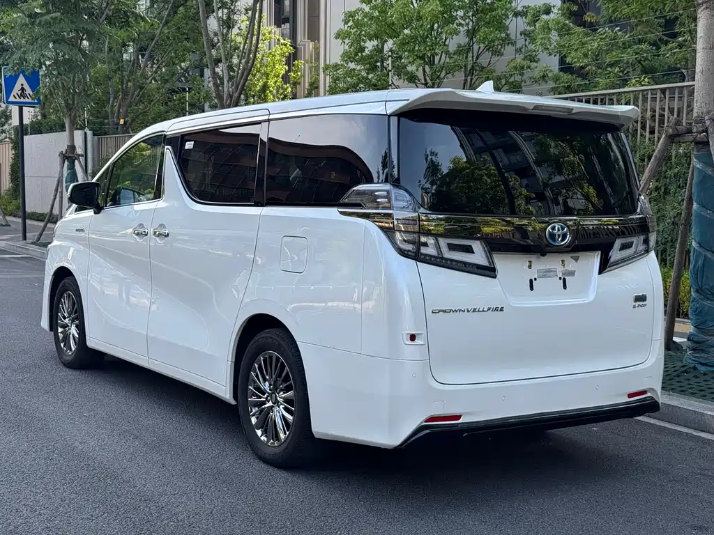 Toyota Vellfire 2023 2.5L HV Luxury