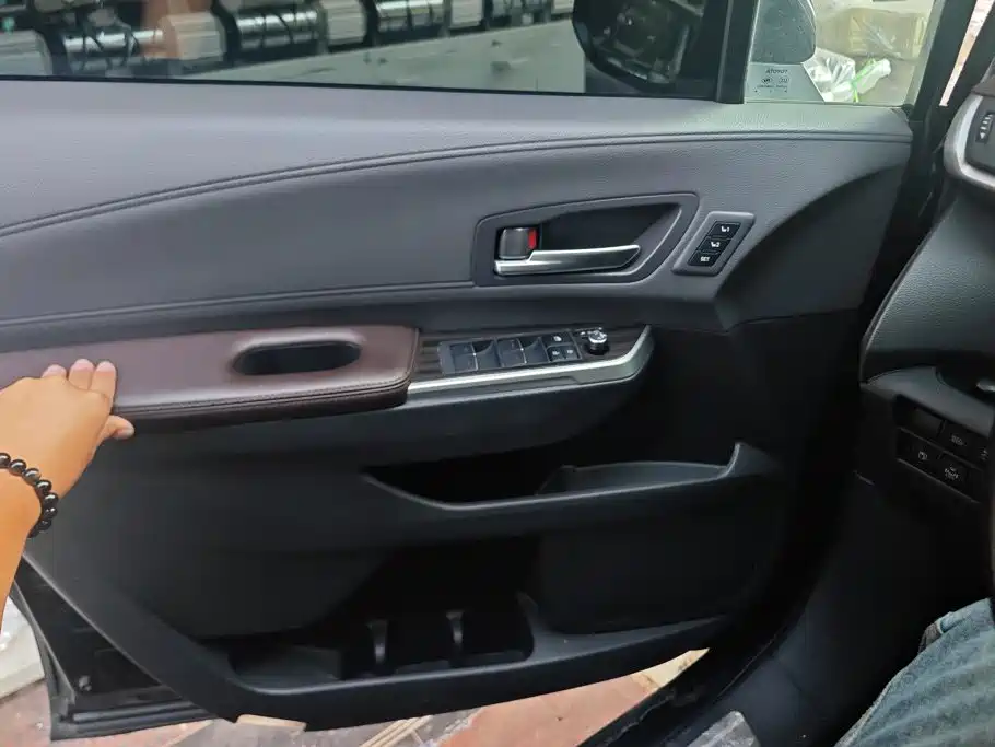 Toyota Sienna — миниатюра 7