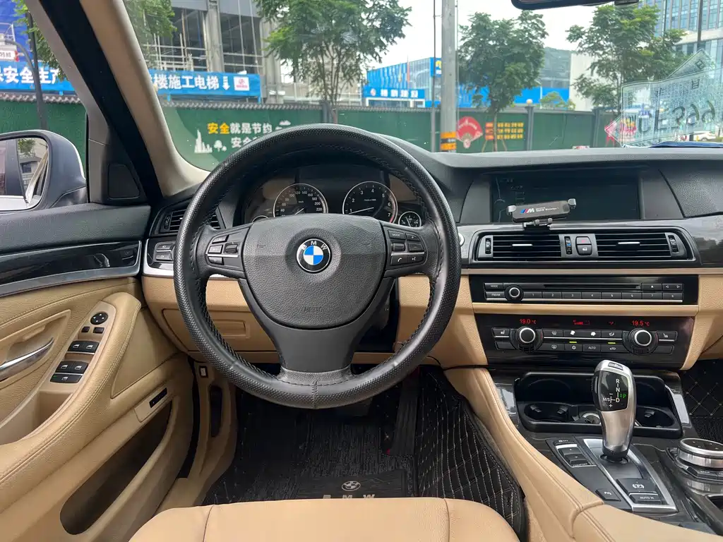 BMW 5 Series — миниатюра 10