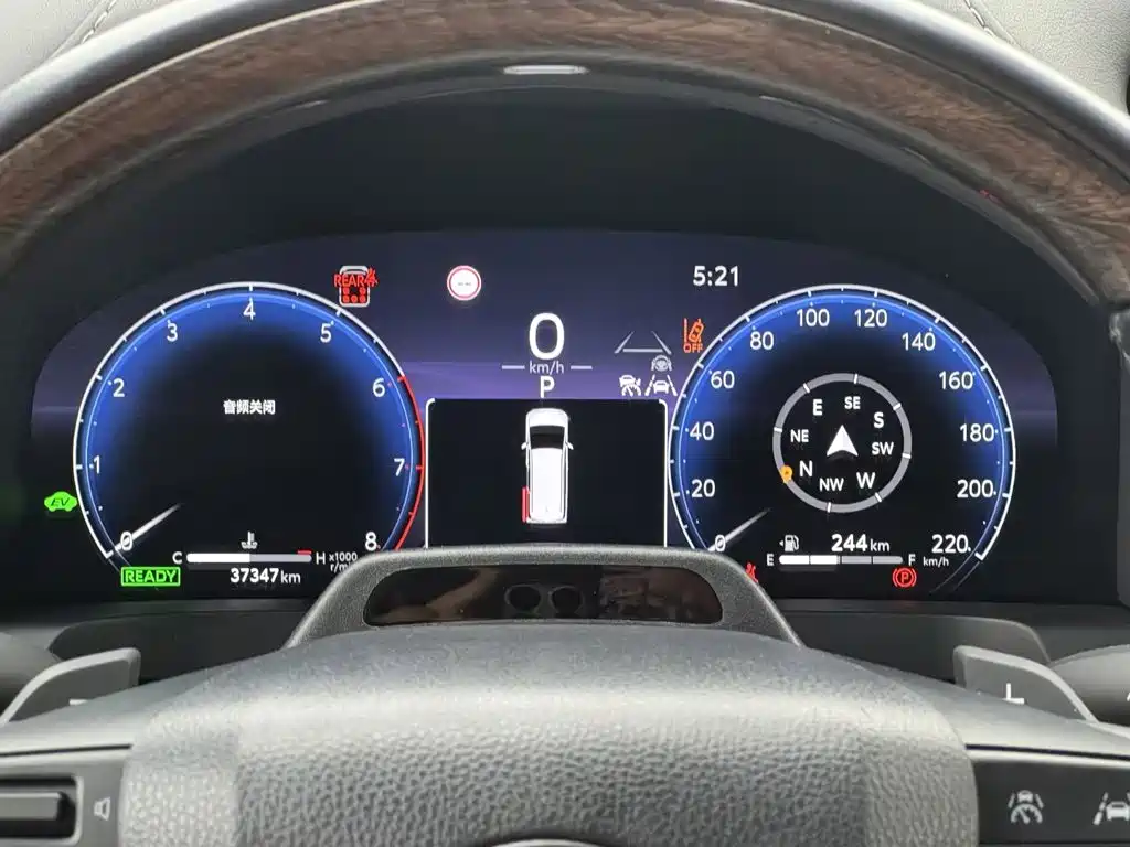 Toyota Alphard — миниатюра 17