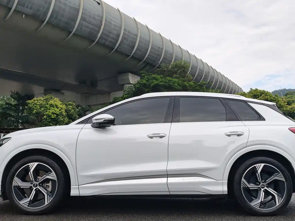 Audi Q4 e-tron — миниатюра 4
