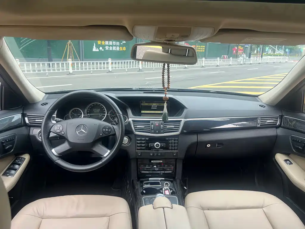 Mercedes-Benz E-Class — миниатюра 12