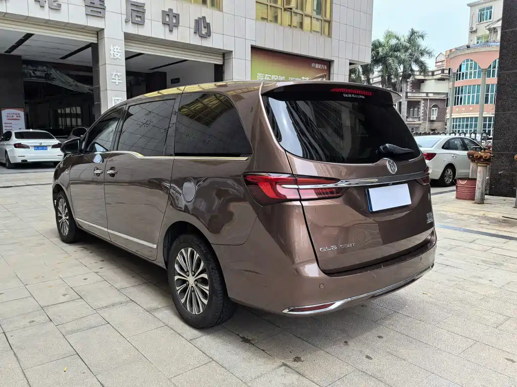 Buick GL8 — миниатюра 6