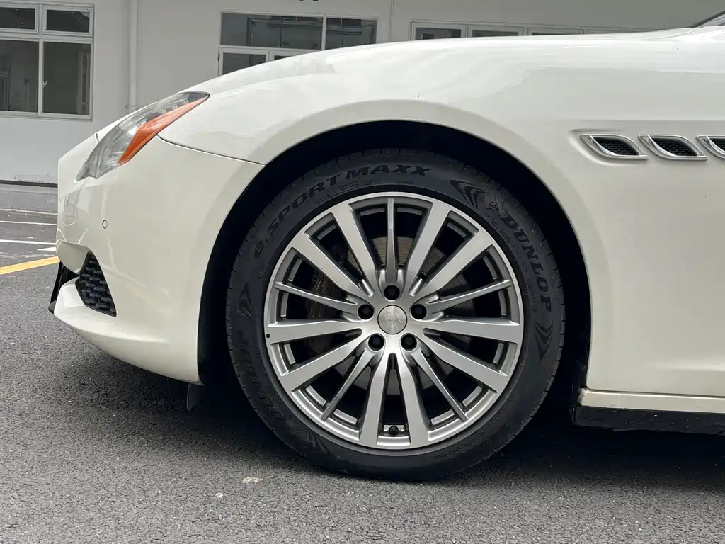 Maserati Quattroporte — миниатюра 12