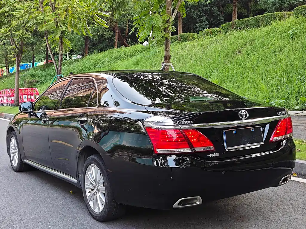 Toyota Crown — миниатюра 16