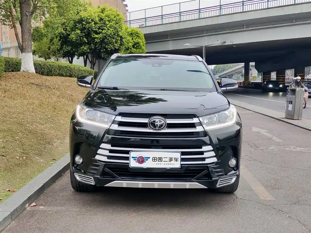 TOYOTA HIGHLANDER