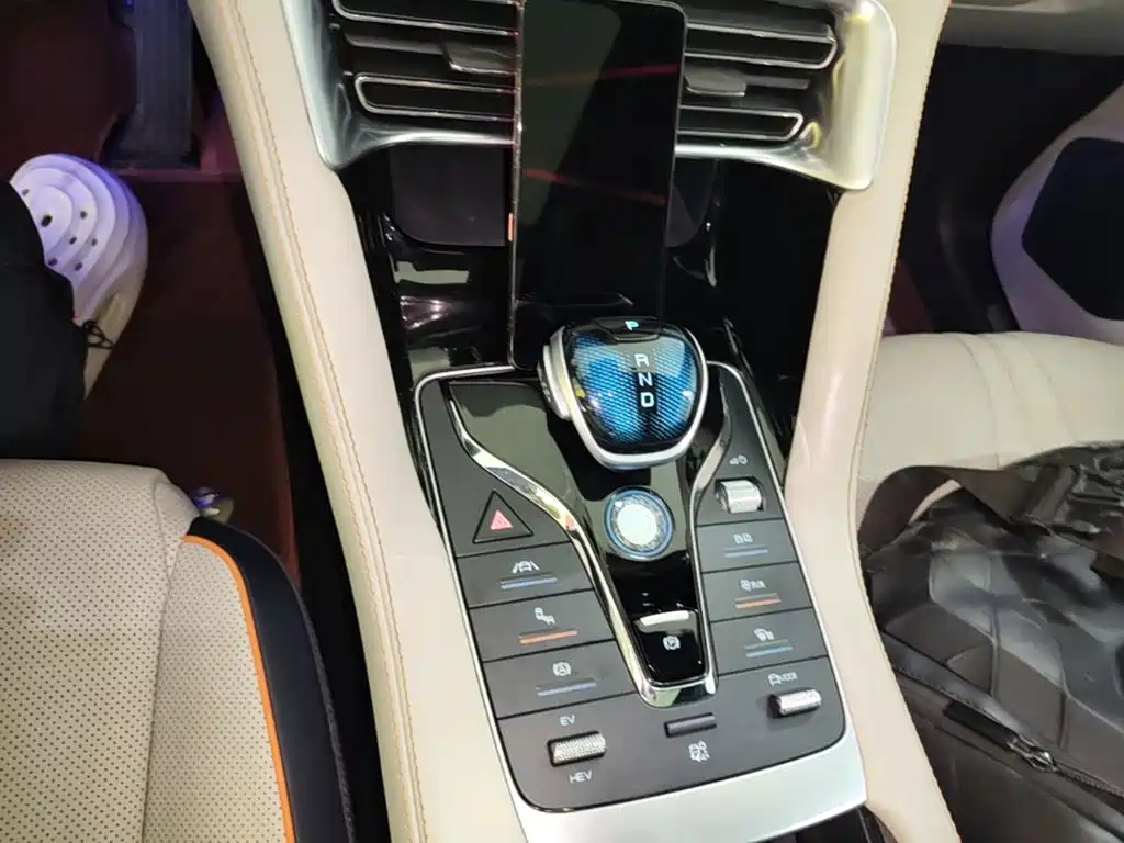BYD PLUS New Energy — миниатюра 14