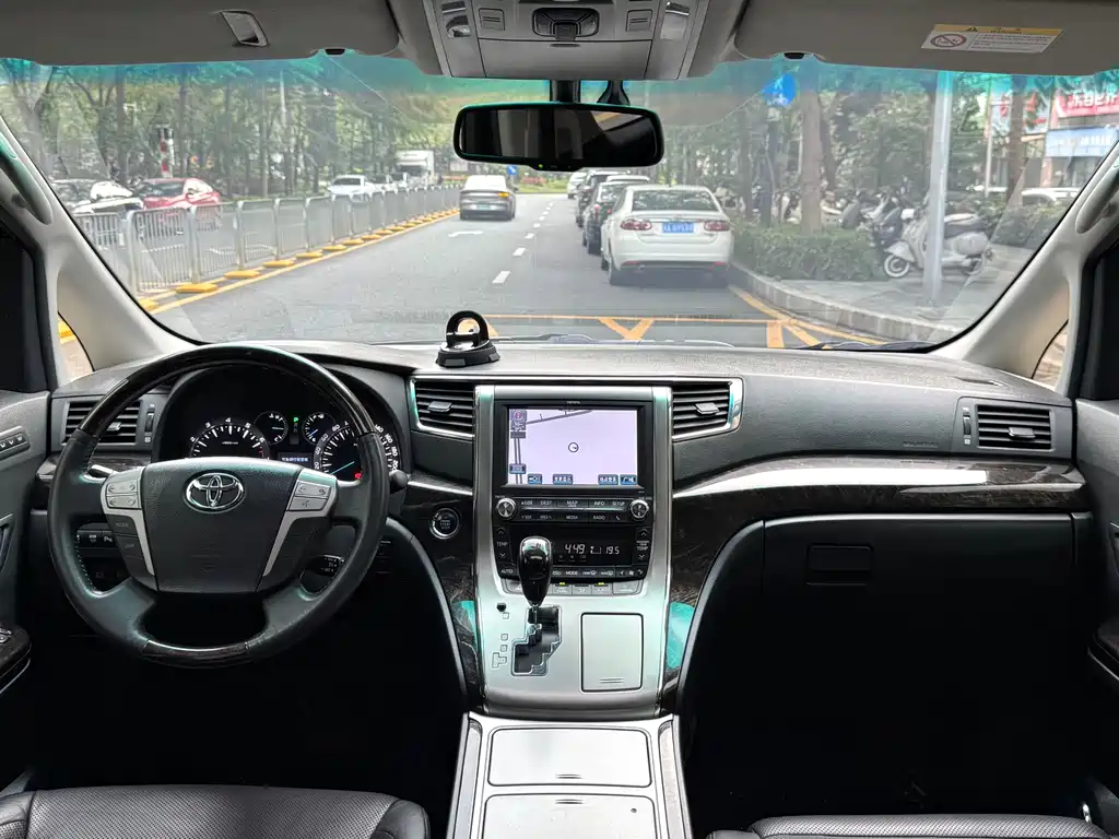 Toyota Alphard 2012 3.5L Luxury