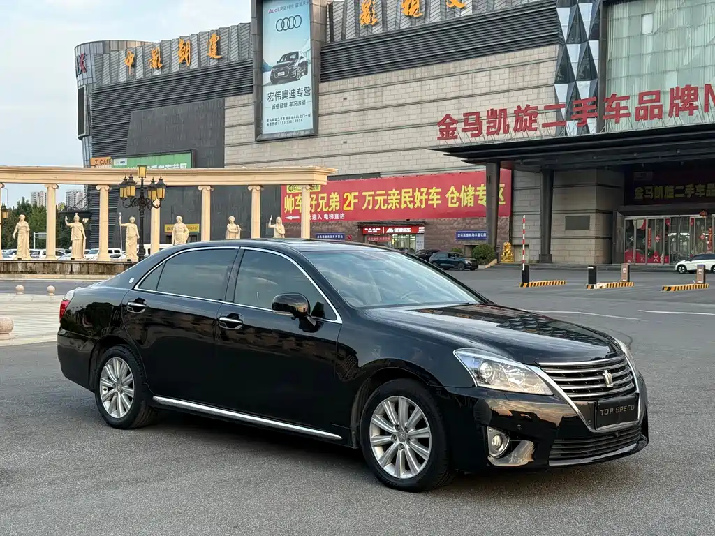 Toyota Crown — миниатюра 2
