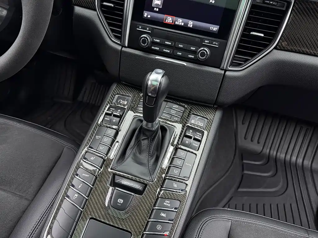 Porsche Macan — миниатюра 12