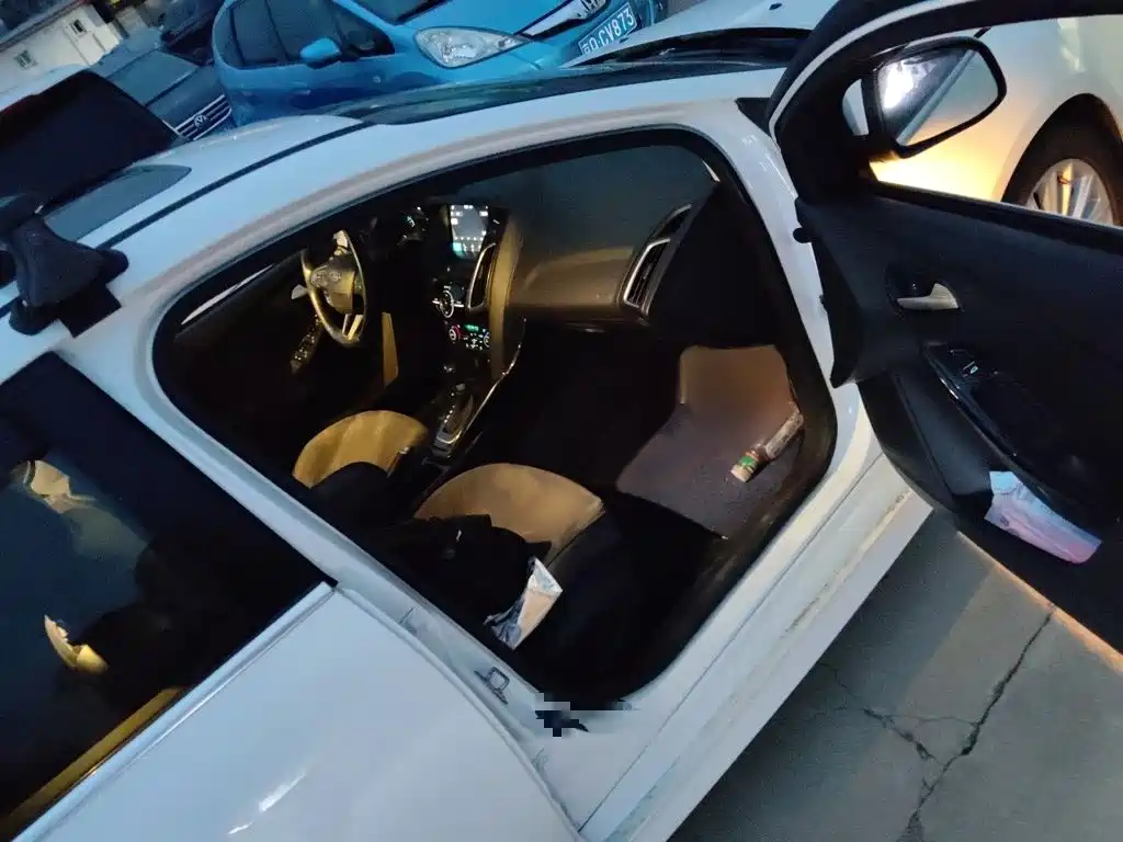 Ford Focus — миниатюра 20