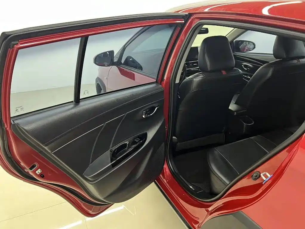 Toyota Yaris L — миниатюра 11