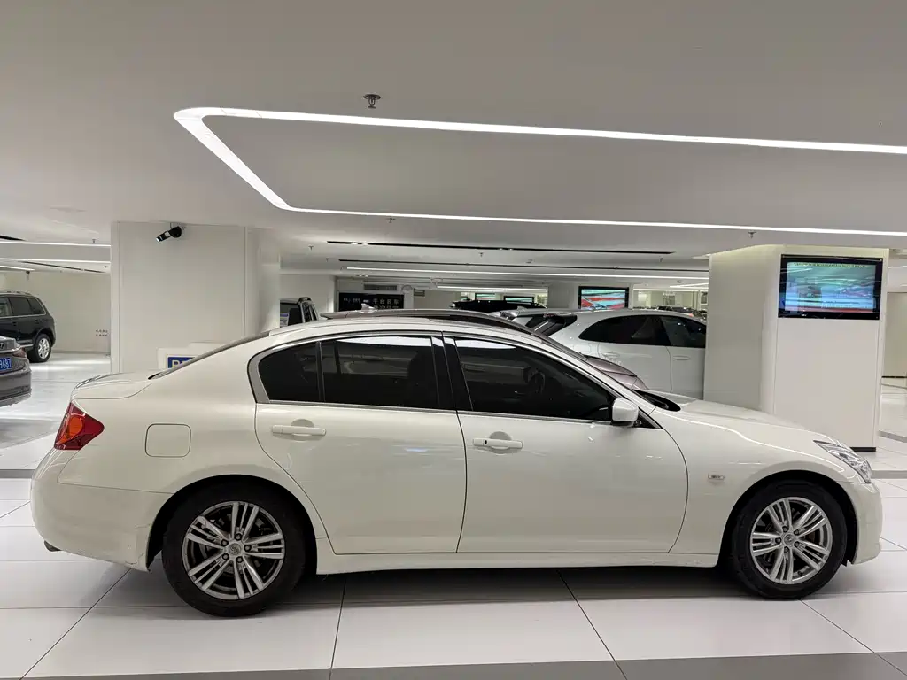 Infiniti G — миниатюра 7