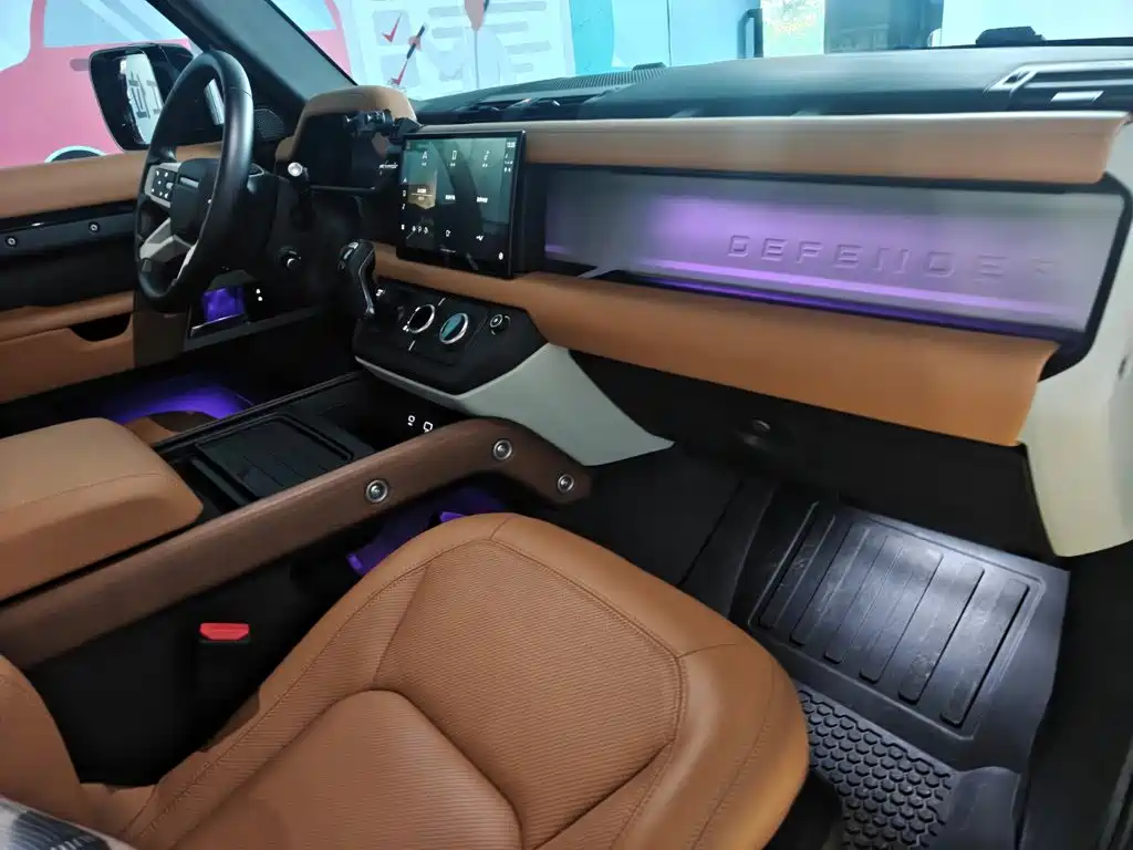 Land Rover Defender — миниатюра 12