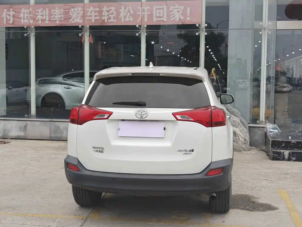 Toyota RAV4 — миниатюра 14