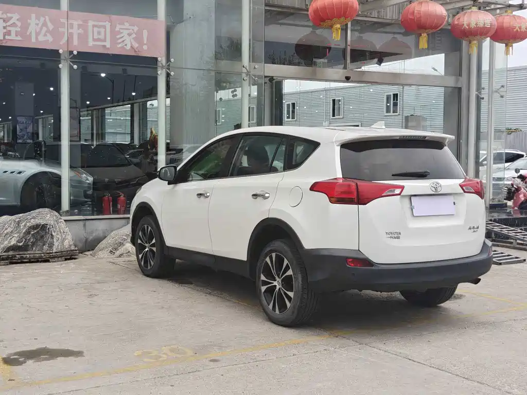 Toyota RAV4 — миниатюра 13