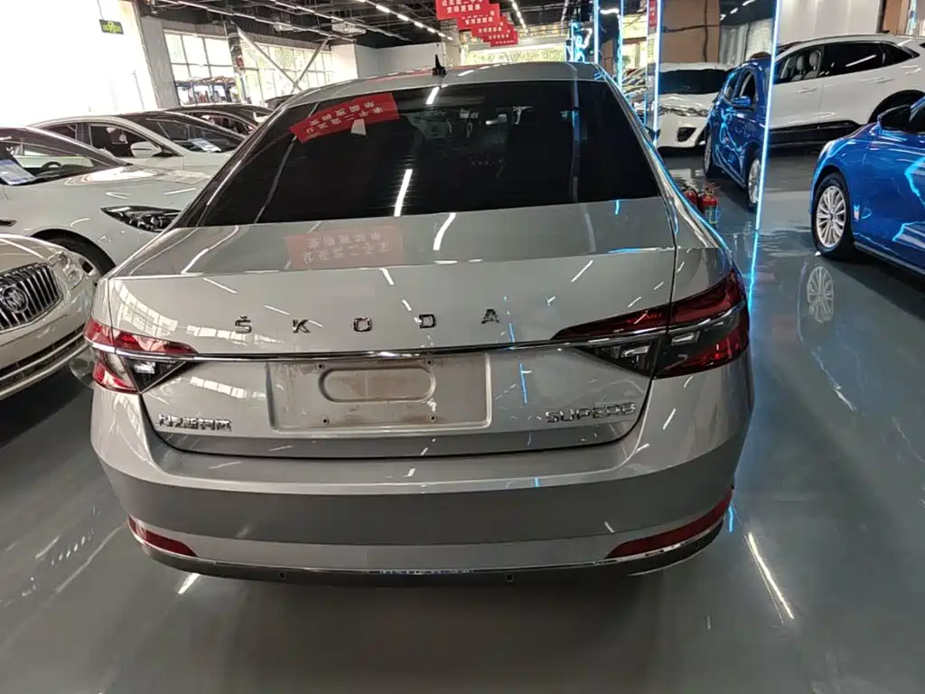 Skoda Superb — миниатюра 6