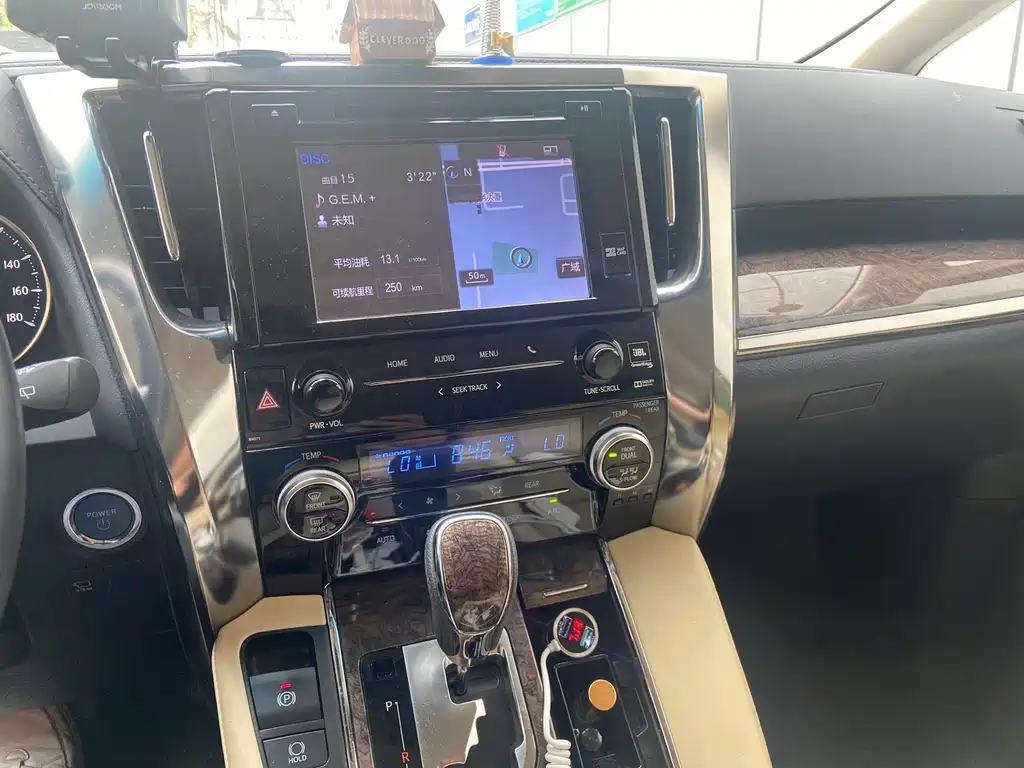 Toyota Vellfire — миниатюра 10