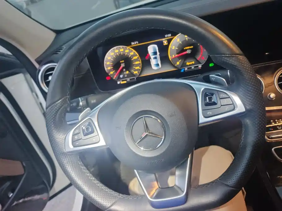 Mercedes-Benz E-Class — миниатюра 15