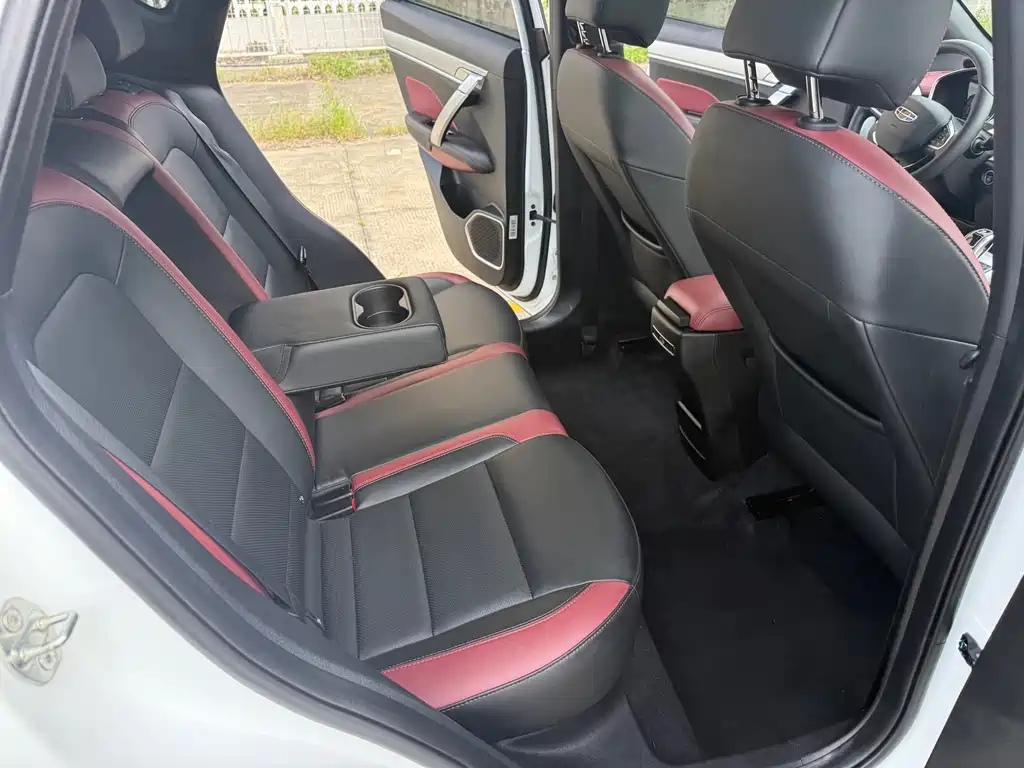 Geely Binyue — миниатюра 12