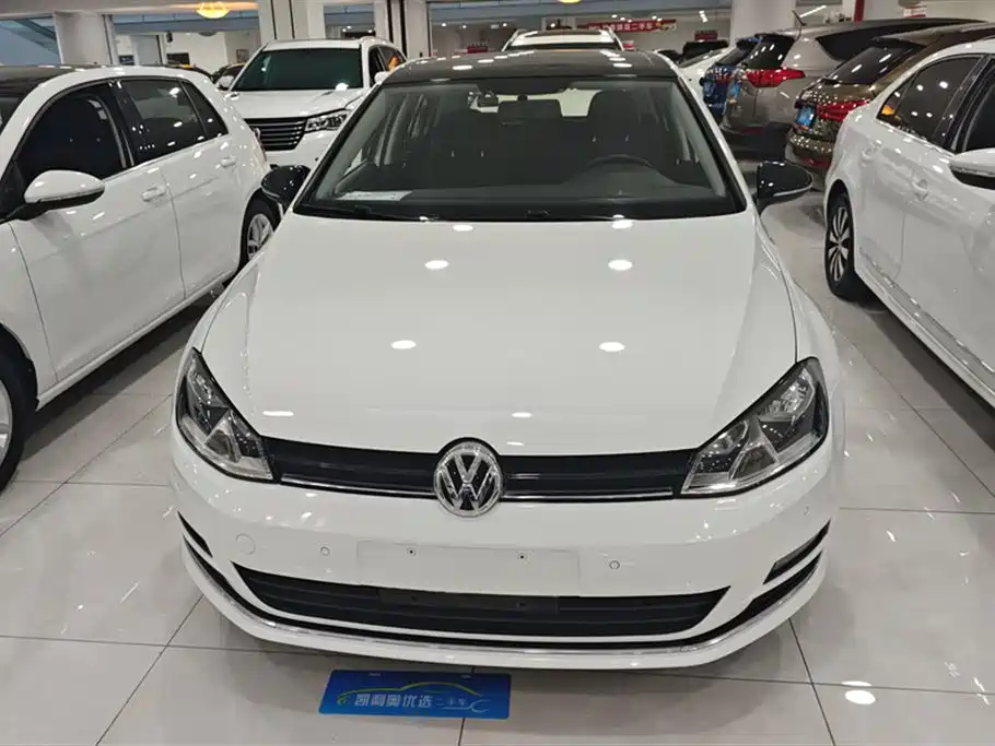 VOLKSWAGEN GOLF