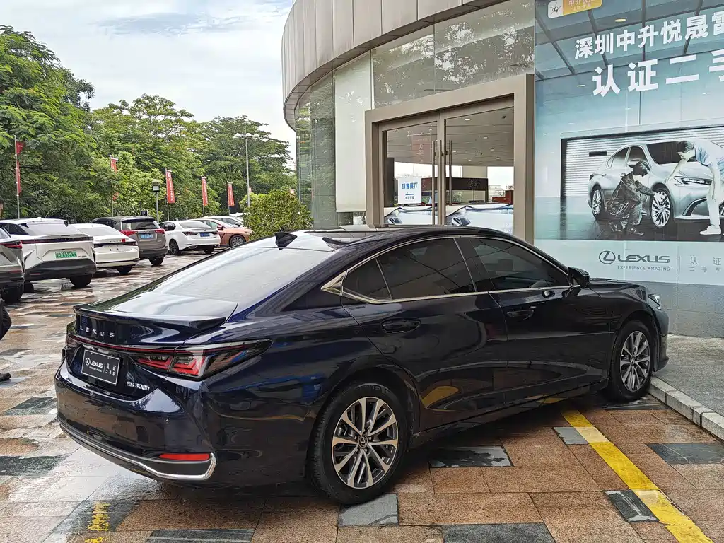 Lexus ES — миниатюра 8