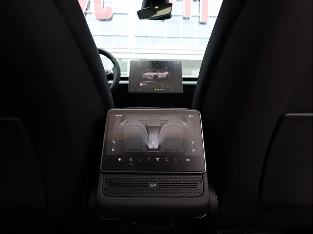 Tesla Model Y — миниатюра 16