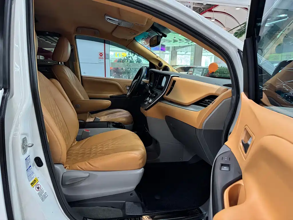 Toyota Sienna — миниатюра 5