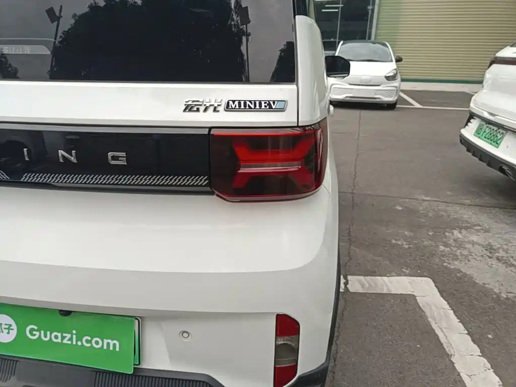 Wuling MINIEV — миниатюра 8