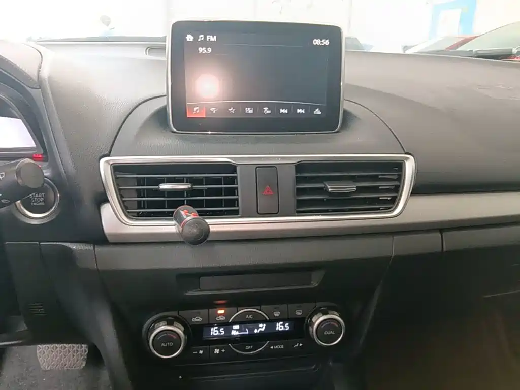 Mazda 3 Axela — миниатюра 13