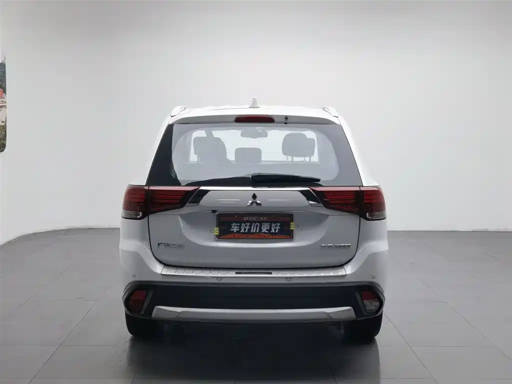 Mitsubishi Outlander 2018 2.4L Elite 5 мест