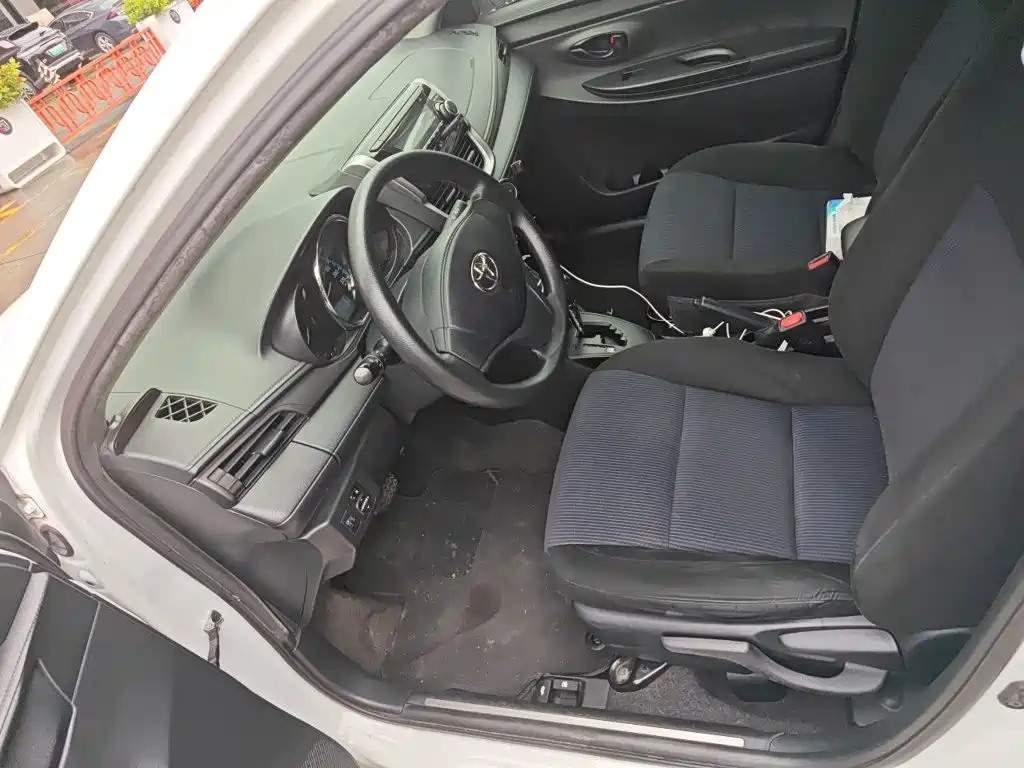 Toyota Yaris L — миниатюра 8