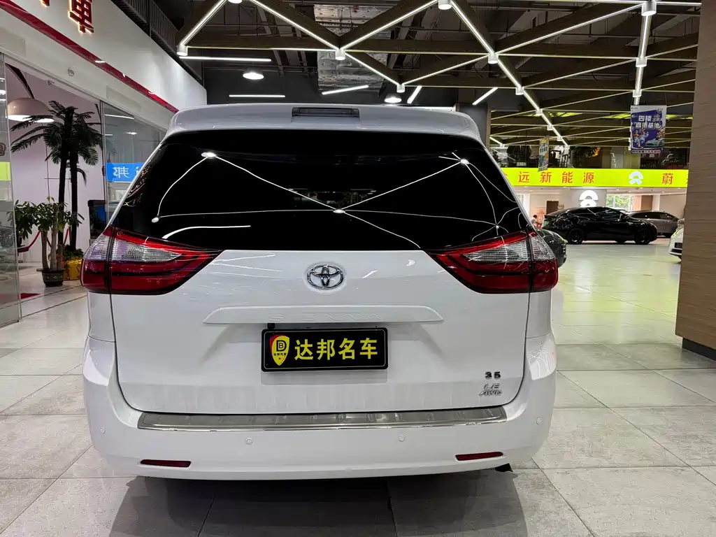Toyota Sienna — миниатюра 15