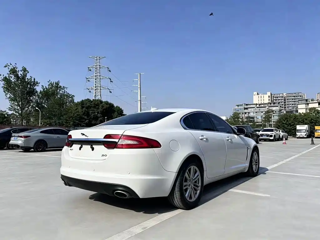 Jaguar XF — миниатюра 4