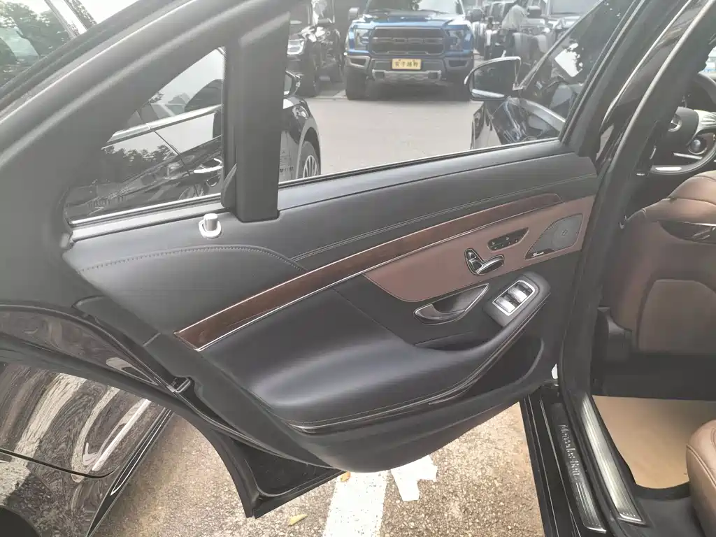 Mercedes-Benz S-Class — миниатюра 10