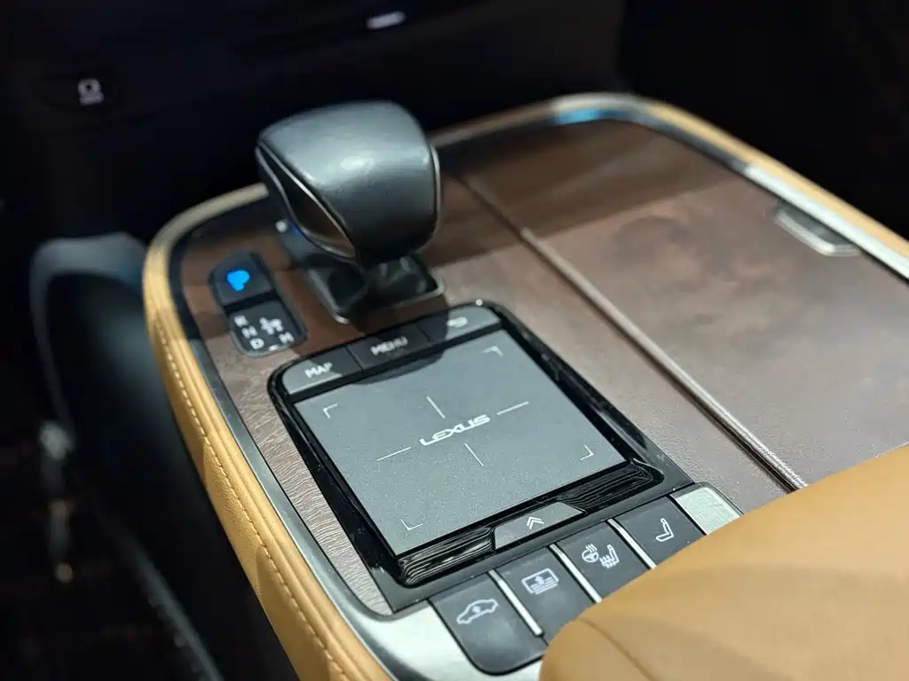 Lexus LS 2021 500h