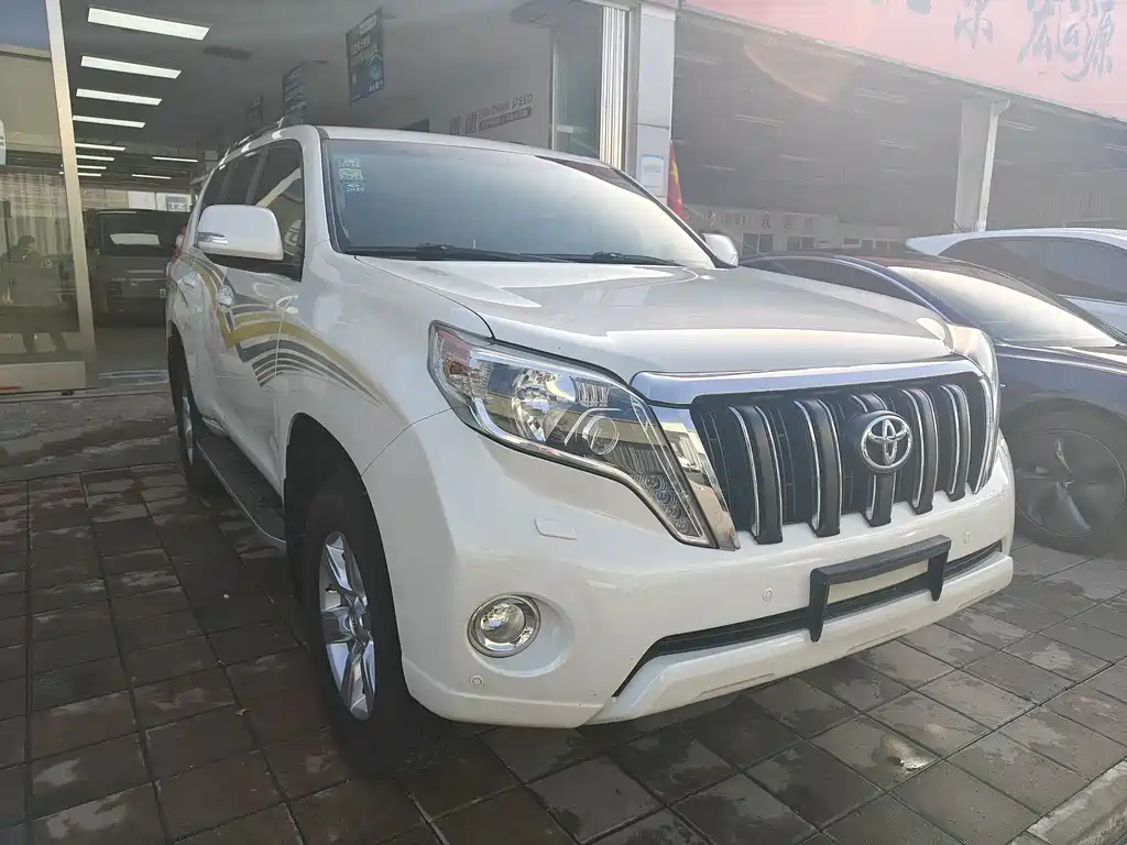 TOYOTA PRADO