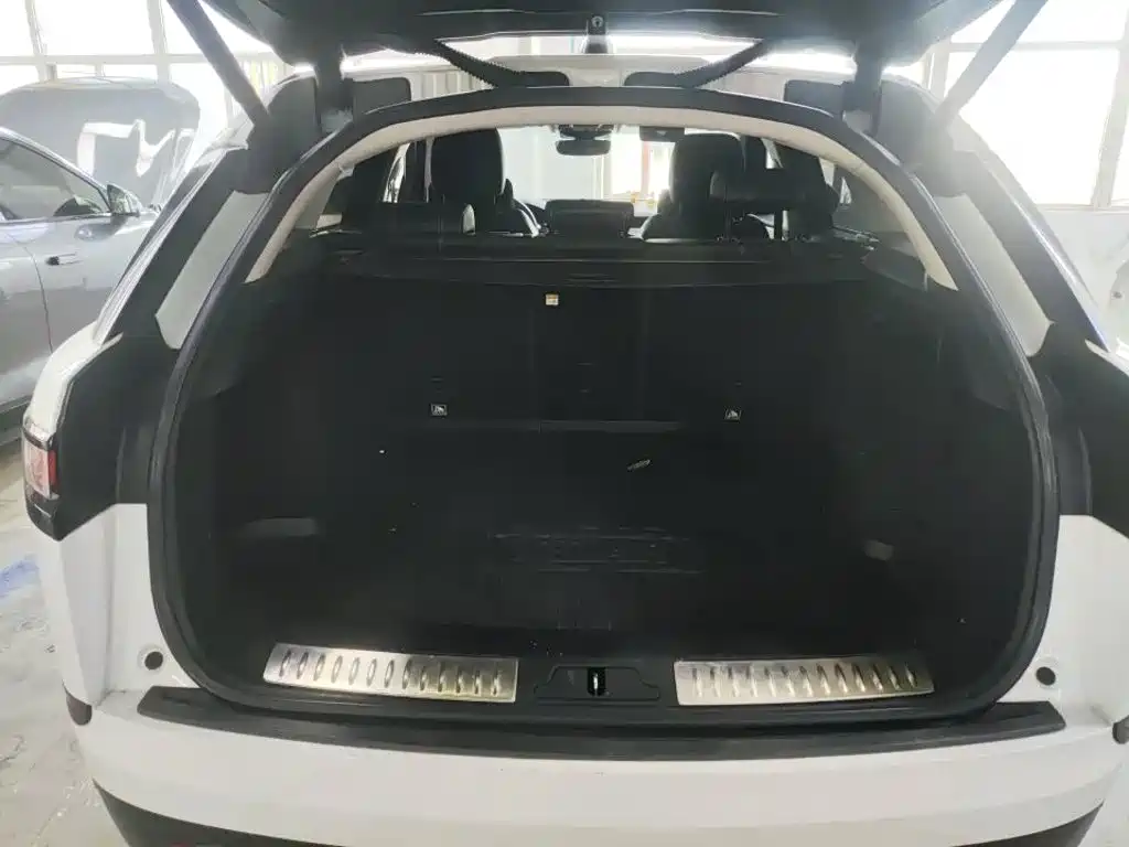 Land Rover Velar — миниатюра 4