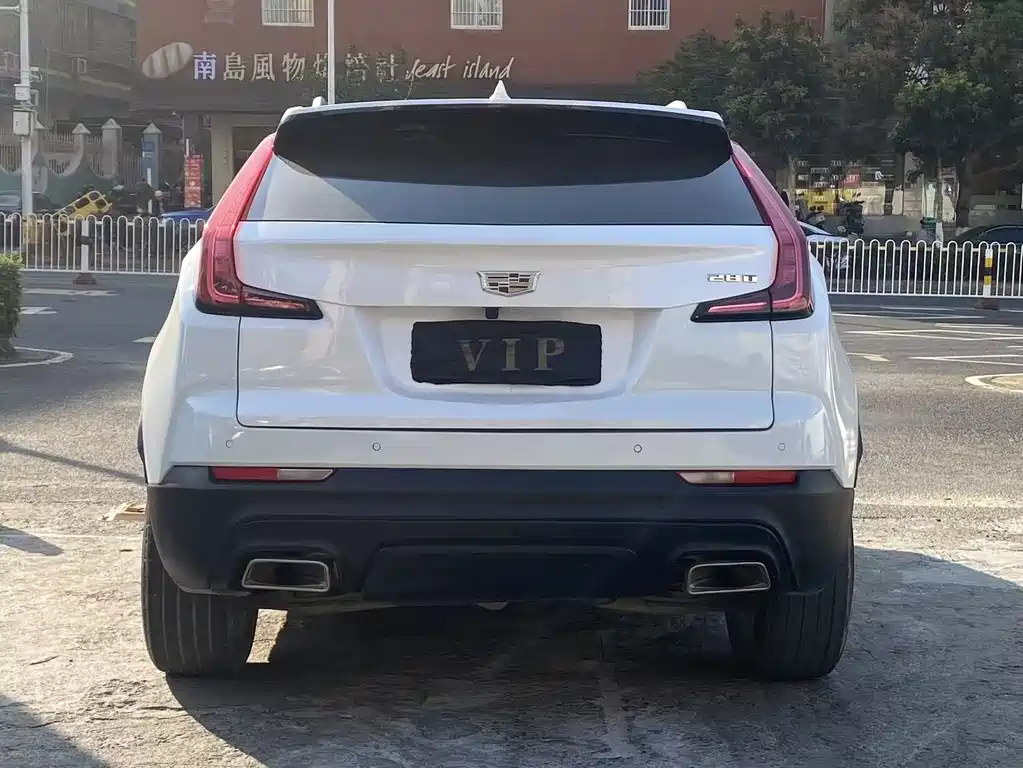 CADILLAC XT4
