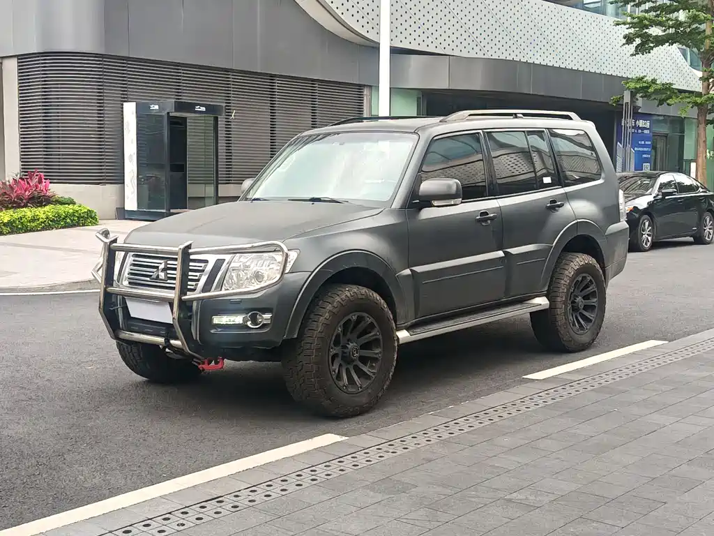 Mitsubishi Pajero (Import) 2018