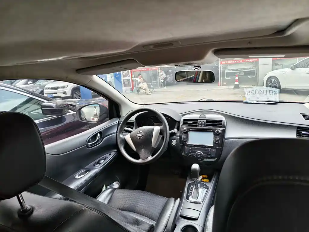 Nissan Tiida — миниатюра 3