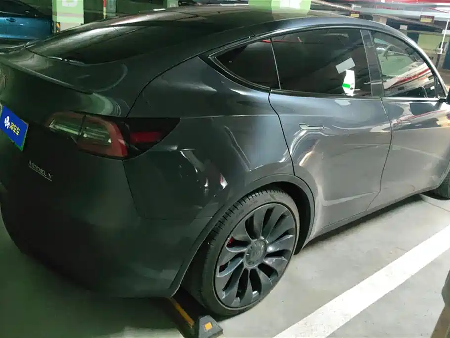 TESLA MODEL Y