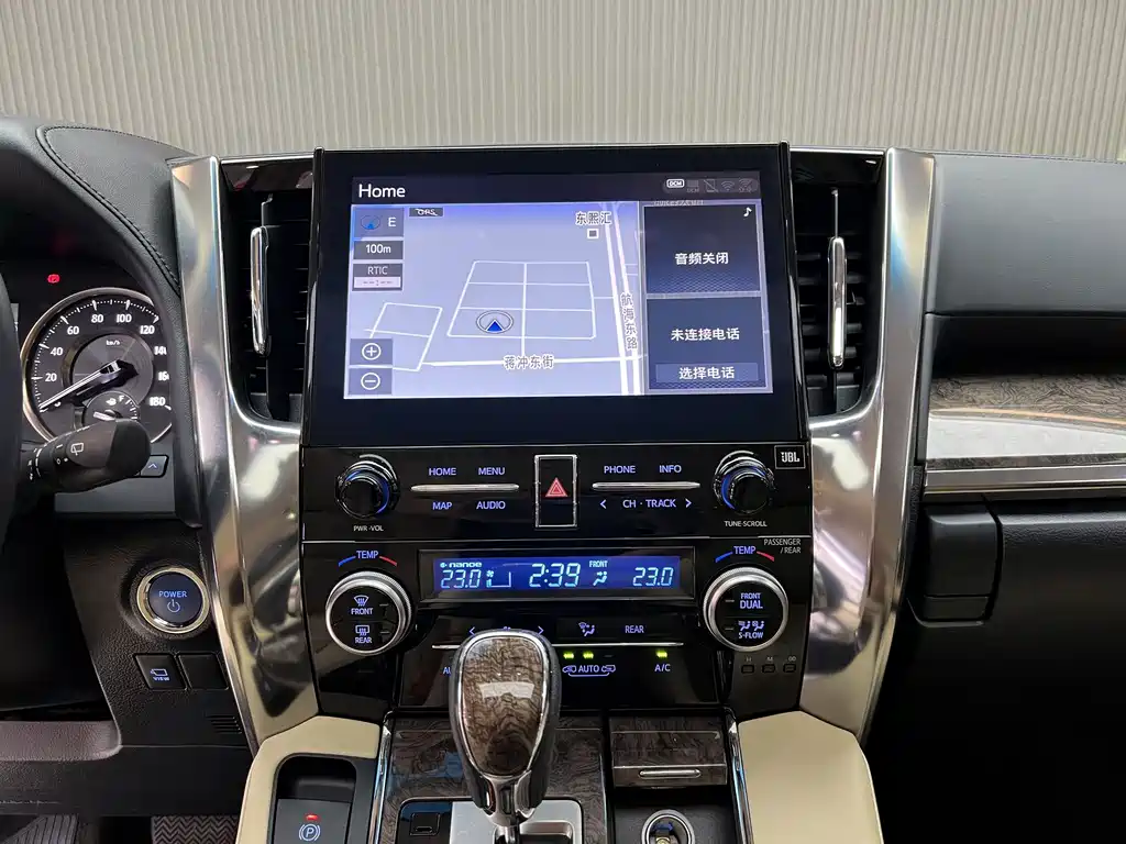 Toyota Alphard — миниатюра 9