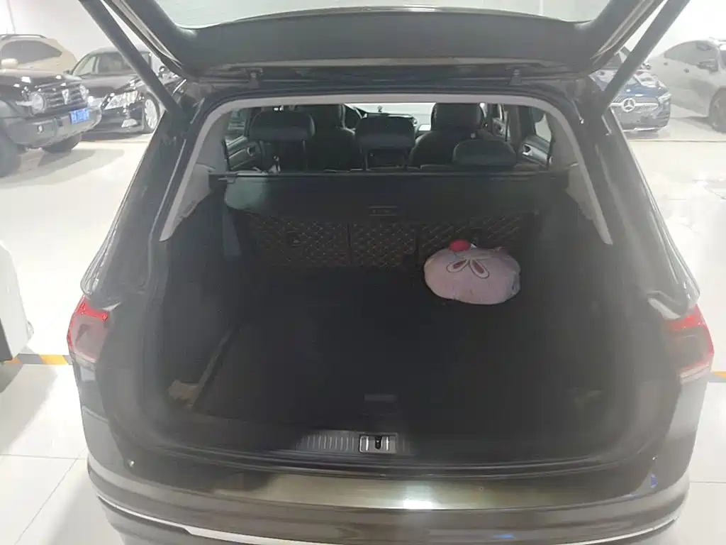 Volkswagen Tiguan L — миниатюра 19