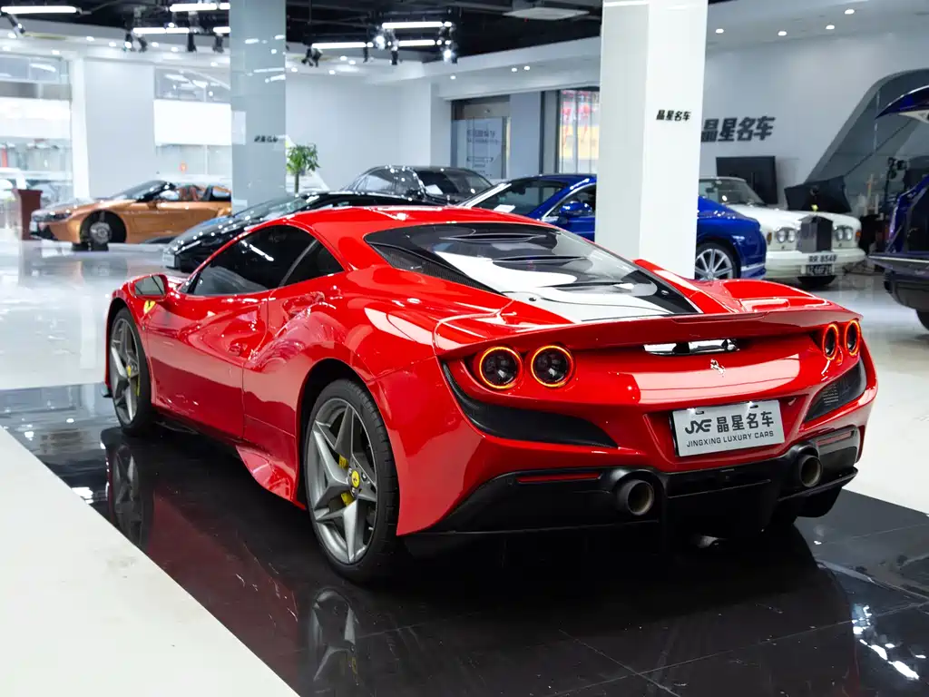 FERRARI F8