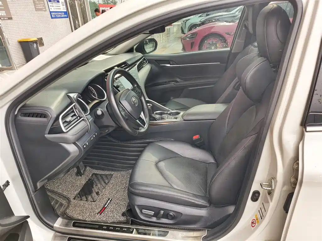 Toyota Camry — миниатюра 3
